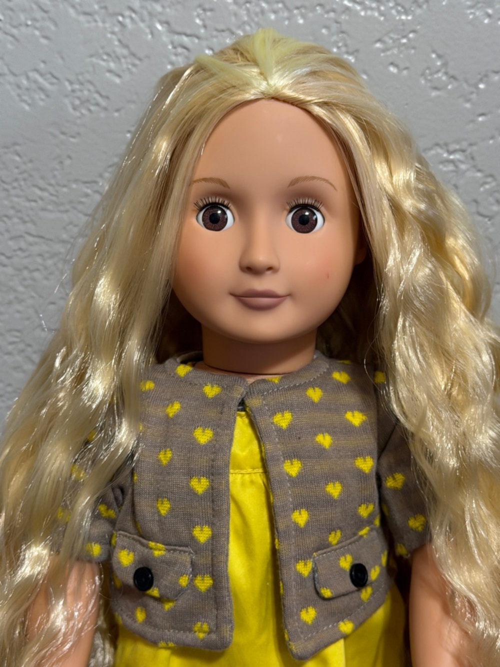 Our Generation 18” Hair Grow Doll Blonde with Streaks & Brown Eyes - Picture 6 of 15